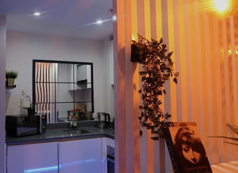 Cosy City Centre Apartment With Parking Бирмингам Екстериор снимка